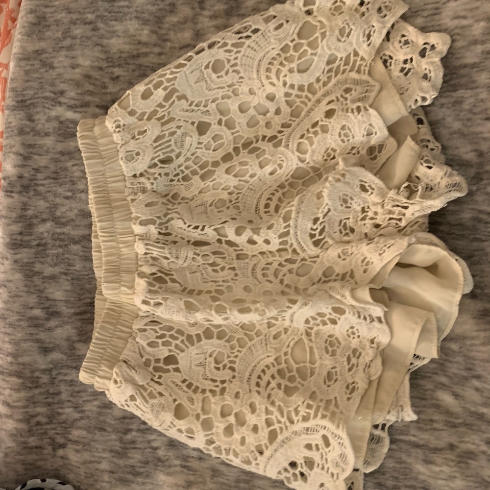 Beige lace shorts